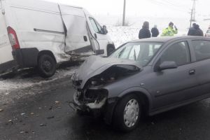 Accident rutier pe DN2A in apropiere de Harsova. O autoutilitara a derapat. O persoana a fost ranita (galerie foto)