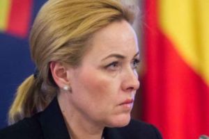 O veche cunoştinţă, din nou lângă Carmen Dan. CONSILIERUL care a aflat de DOSARELE PENALE din presă revine în MAI