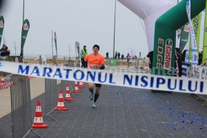 Alergatori din tara si din strainatate iau startul, duminica, la Maratonul Nisipului, de la Mamaia