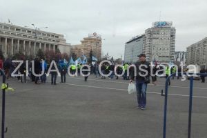 Protest de amploare in fata sediului MAI. Sute de politisti au iesit in strada. Ce nemultumiri au manifestantii