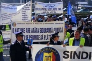 UPDATE. Protest al sindicatelor din poliţie şi penitenciare. „Ni s-au furat 1 milion de ore suplimentare. Asta înseamnă bani!”