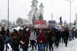 La Fălticeni, marş dedicat vieţii, mamei şi pruncilor