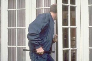 Bărbaţi din Iaşi, cercetaţi pentru un furt. Au pătruns într-o locuinţă din Sălciua si au sustras 18.000 de lei