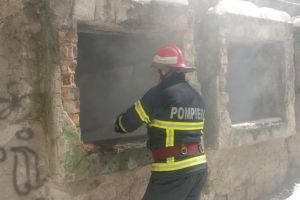 Incendiu la Tulcea. O casa a fost cuprinsa de flacari. Pompierii chemati in ajutor 