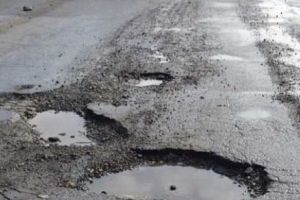 Protest cu 100 de maşini şi sute de oameni în Arad