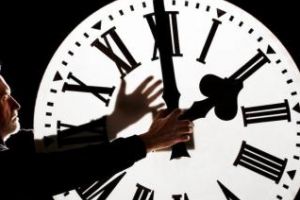 Trecem la ORA DE VARĂ