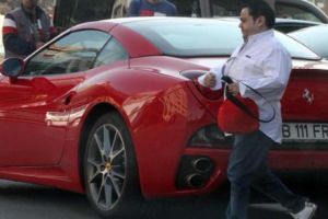 Probleme MARI pentru Adi Minune! E INCREDIBIL ce s-a întâmplat cu maşina de LUX a manelistului. FOTO în articol