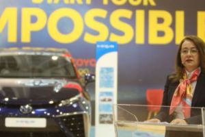 Prima maşină din lume ALIMENTATĂ CU HIDROGEN, expusă în standul Toyota de la SIAB
