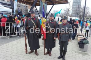 Soldati romani, prezenti cu un obuzier la startul Maratonului Nisipului, de la Mamaia