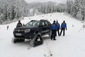 Duster-ul cu şenile, folosit pentru recuperarea unui turist rătăcit (Foto)