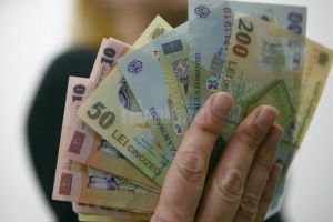 Bătrân lăsat de hoţi fără 3.000 de lei