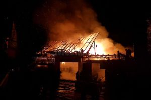 Bucătărie mistuită de flăcări la Dolheştii Mici