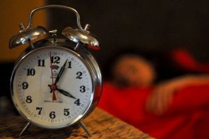 România a trecut la ORA DE VARĂ 2018. Cum ne afectează schimbarea