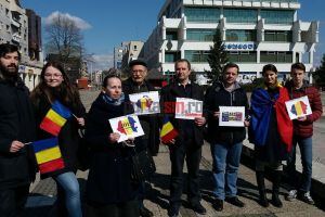 FOTO/VIDEO. Mai mulţi sătmăreni în stradă. Cer unirea cu Republica Moldova!