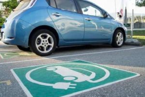 Programul Rabla Plus 2018: Cei care-şi iau maşini electrice vor putea cere statului până la 45.000 de lei, începând de luni