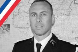 Atentatul TERORIST din Franta: Jandarmul care s-a oferit ostatic in locul unei femei a murit