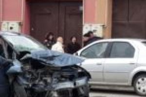 Grav accident cu liderul pesedist Florin Bogdea pe contrasens! Un copil a fost transportat la Timişoara! [FOTO]