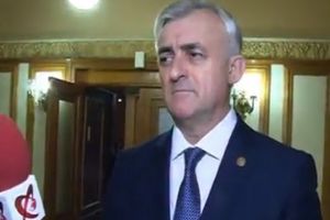 Tupeu de politician: Deputatul PSD de Bihor Dumitru Gherman a ajuns viral pe internet: cetăţenii ar trebui să stea la 200 de metri de parlamentari! (VIDEO)