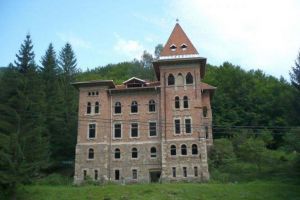 FOTO: Castel din Alba, parte a unui film istoric regizat de Sergiu Nicolaescu, scos la vânzare pentru suma de 295.000 de euro