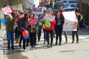 Foto/Video: Oameni de toate vârstele au participat azi, în Câmpeni, la ,,Marşul pentru viaţă – 2018”