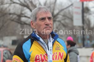 Ciclist la CS Euxin:  La doua zile dupa ce a implinit 70 de ani, Constantin Buzatu a alergat la Maratonul Nisipului (galerie foto + video)