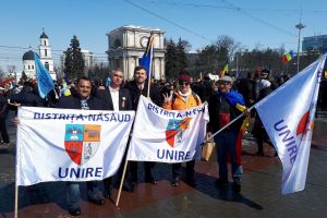 După multe peripeţii, Steagul Unirii a ajuns la Marea Adunare Centenară de la Chişinău (FOTO-VIDEO)