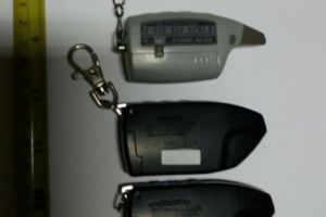 Spărgători de maşini prinşi de poliţiştii braşoveni. Bruiau închiderea centralizată