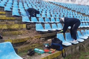 Suporterii participa, astazi, la o noua actiune de ecologizare la stadionul Farul“ din Constanta. 