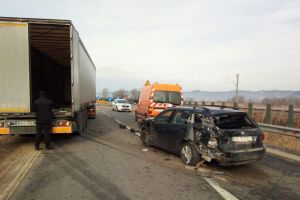 VIDEO FOTO Accident în lanţ pe DN14. Trafic blocat total