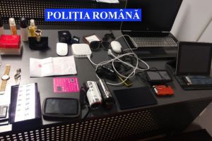 Perchezitii la suspecti de furturi din locuinte. Ce au gasit polititstii in casele suspectilor