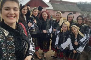 Formaţia de dansuri pe generaţii din Berchişeşti, laureată la Festivalul concurs de ...