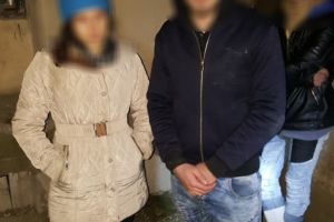 Suspecti prinsi in flagrant de echipele ZIP Escort intr-un imobil din Piata Ovidiu din Constanta. Incredibil ce explicatie au oferit tinerii echipelor de interventie (galerie foto)