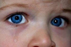 Soarta ȘOCANTĂ a unei fetiţe de 11 ani din Anglia. A ÎNVINS leucemia, dar s-a STINS într-un mod BIZAR 