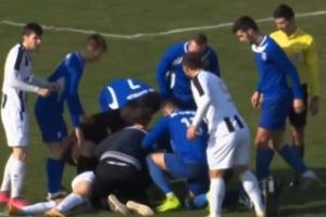 Fotbalist decedat după ce a fost lovit de o minge în piept - VIDEO