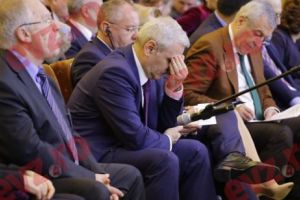 Dragnea a RĂBUFNIT pe o jurnalistă: „Dacă DNA vrea să mi-o pună, mi-o pune direct”