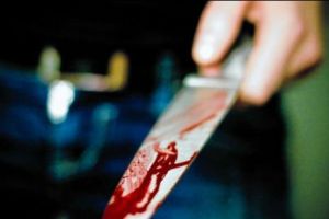 ȘOCANT! Refugiaţii AU ÎNJUNGHIAT de mai multe ori o femeie. Totul s-a petrecut ÎN PLINĂ STRADĂ