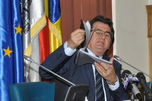 Robu, doi iepuri dintr-o lovitura: isi ia consilier personal nou si reorganizeaza o mare directie 