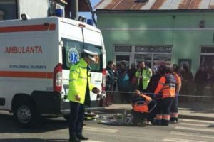 Un copil surdo-mut a murit, după ce a fost lovit de o ambulanţă în misiune