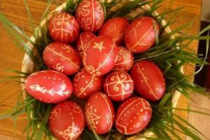 Maraton de încondeiat ouă la Sfântu Gheorghe, înaintea Paştelui catolic