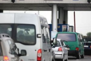 Un bărbat a încercat să scoată din ţară, cu acte false, copilul unui prieten