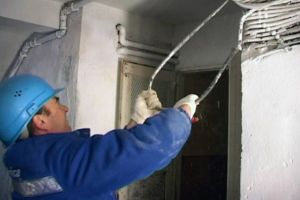 26 de dosare penale întocmite de poliţişti pentru branşare ilegală la reţeaua electrică şi de gaze naturale