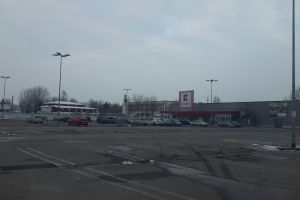 O constatare – DUPĂ VISCOL, DOAR ÎN DOUĂ LOCURI DRUMUL  ERA “LA NEGRU”!  ALDIS ȘI KAUFLAND!