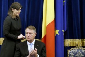 Iohannis şi Kovesi, audiati la CNCD, dupa ce au folosit termenii “penali” şi “inculpaţi”