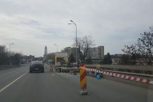 FOTO. Noi probleme la Podul Decebal! Gropi şi fisuri în asfalt, constructorul nu se face vinovat