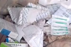 Pericol public în Râmnicu Vâlcea. Mai multe deşeuri medicale au fost găsite într-o clădire abandonată