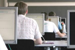 Absolvenţii din domeniu nu acoperă cererea de pe piaţă: Tot mai mulţi tineri vasluieni se îndreaptă spre IT