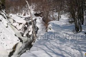 Atenţie, PERICOL! Balustrada de la Cascada Putnei, eliminată!