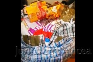 FOTO-VIDEO: 5 kg de cannabis din Spania, oprite să ajungă pe piaţa din Focşani! Doi traficanţi de droguri au fost reţinuţi