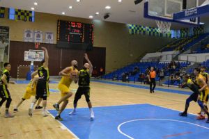 Vineri seară, Burlacu versus Căruţaşu