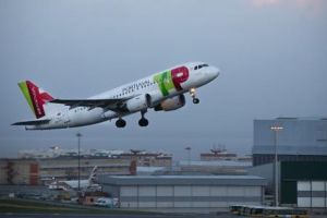 Un pilot beat a ţinut pasagerii la sol trei zile